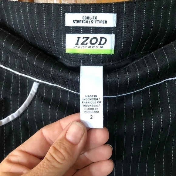 IZOD  Golf Skort - Picture 4 of 9